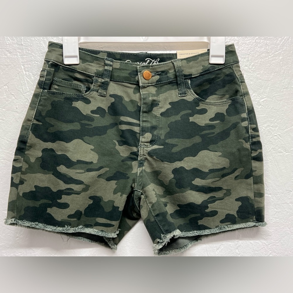 Universal Thread - Juniors Camo High Rise Midi Denim Shorts - Sz 0